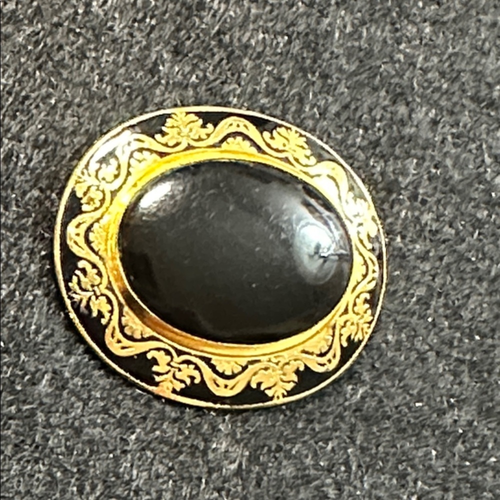 68- Vintage Elegant Black and Gold Beautiful Brooch possible mourning brooch